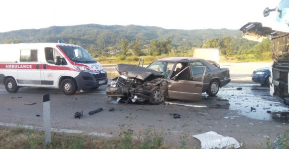 Povrijeđeno jedno lice u sudaru tri vozila u Doboju