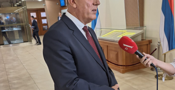 "Moj sin vozi Rovera od 250.000 i Mercedesa 150.000 KM"
