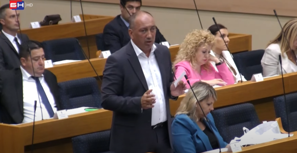 Crnadak: "Ovo što radite je moderni Goli otok!"