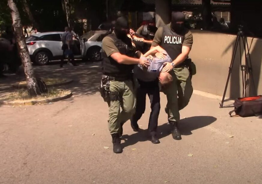 Uhapšeni policajci osumnjičeni za niz krivičnih djela