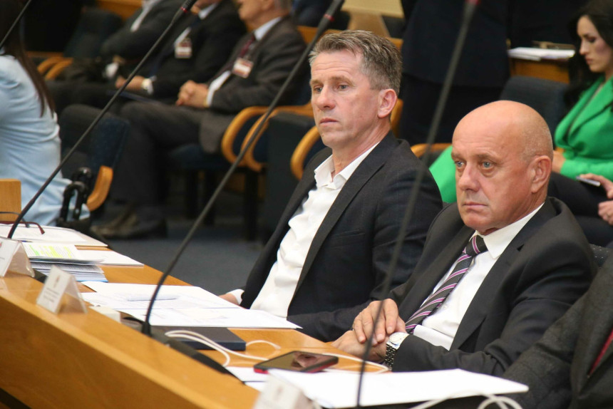 Pogrešnom politikom vlast Srpsku uvela u izolaciju