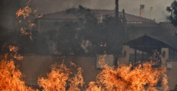Vatrogasci u Grčkoj i danas vode borbu s požarima