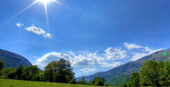 Danas sunčano i veoma toplo, kiša krajem dana