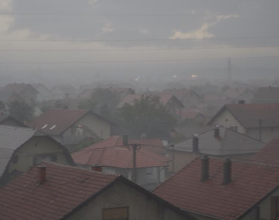 Олујно невријеме и у Бијељини, има и повријеђених