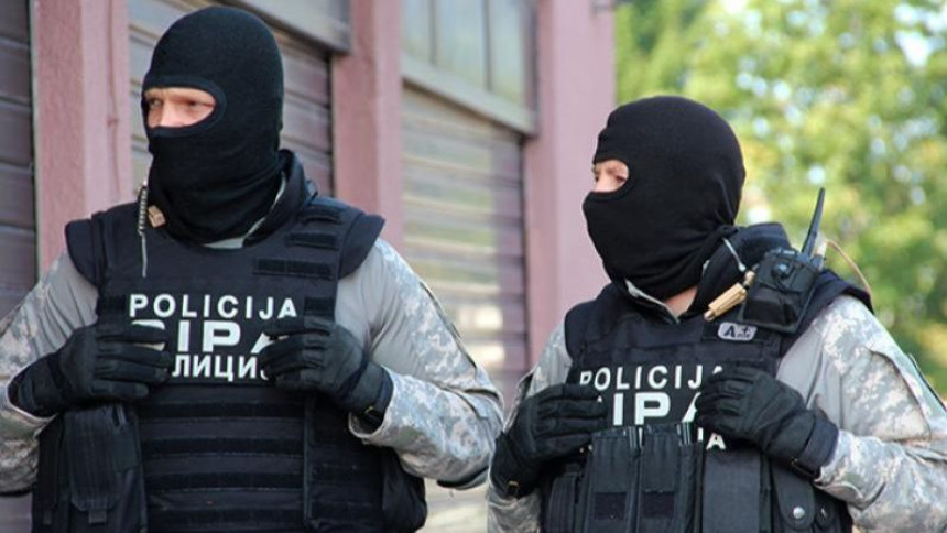 Uhapšena još dva policajca, pretresi na pet lokacija