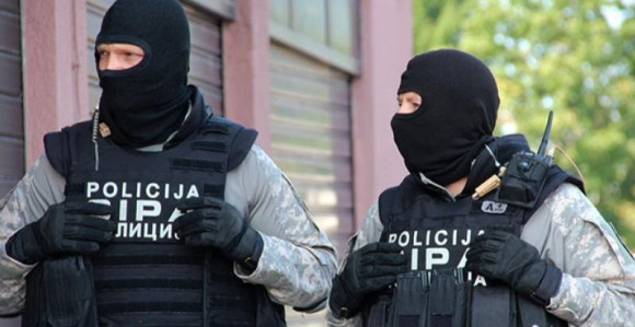 Uhapšena još dva policajca, pretresi na pet lokacija