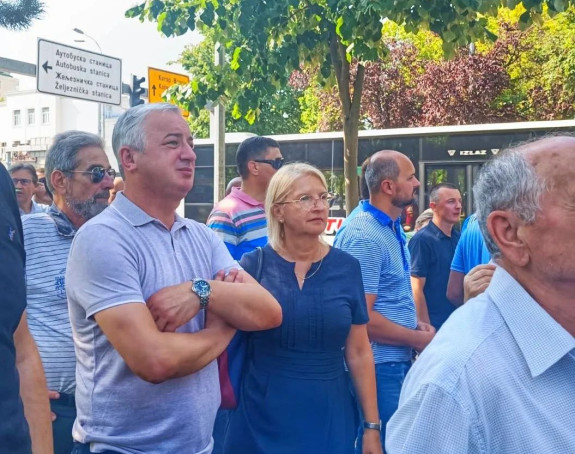 Poslanici većine bez kičme i stava, slijepo prate vođu