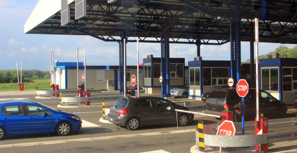 Blokiran prelaz Sremska Rača, vozila ne mogu u BiH