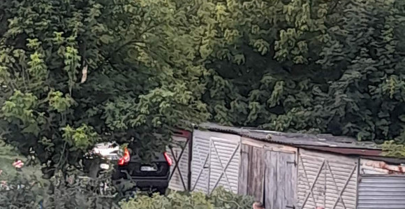 U Doboju jak vjetar lomi drveće, sijevaju munje