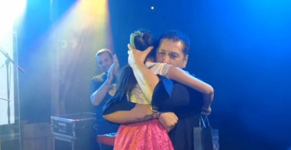 Zagrljaj koji je sve rasplakao (VIDEO)