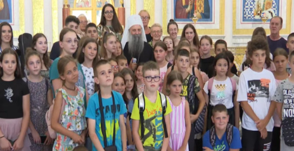 Ovo su djeca iz Drvara poklonila patrijarhu