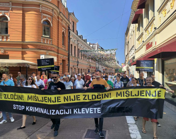 Спорни закон у Српској: Новинари НЕЋЕ поклекнути, НЕ СМИЈУ ни грађани