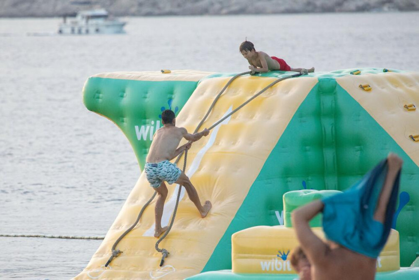 Новак је веће дијете од Стефана и Таре заједно!