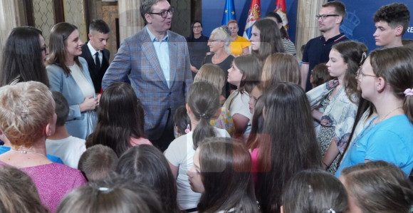 Vučić srpskoj djeci iz regiona: Ovdje ste svoji na svome
