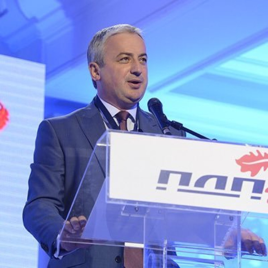 Народ је небитан, а Додик срећан и од данас још богатији
