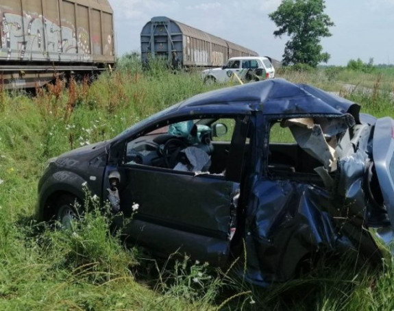 Voz udario auto u Vrčinu, dvije osobe poginule