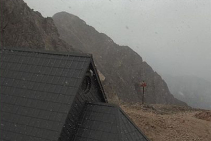 Захлађење донијело снијег у Словенији