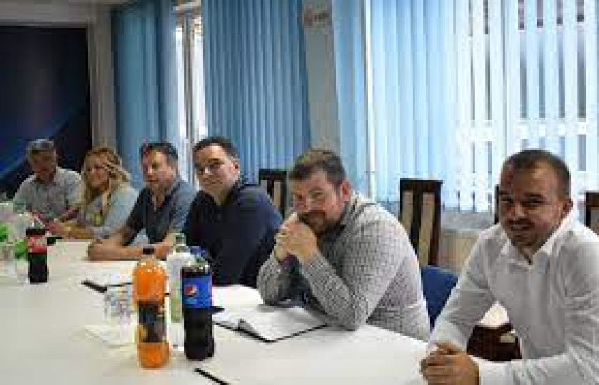 Ђајићев говор личио на наступ стендап комичара