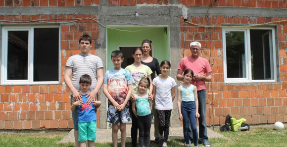 Devetočlanoj porodici treba pomoć za kuću