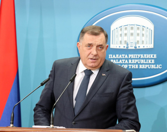 Додик се поново посипа пепелом и повлачи ручну?!