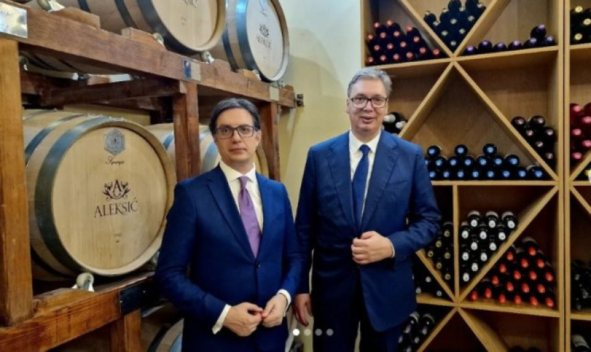 Imamo samo jedno otvoreno pitanje: - Čije je bolje?