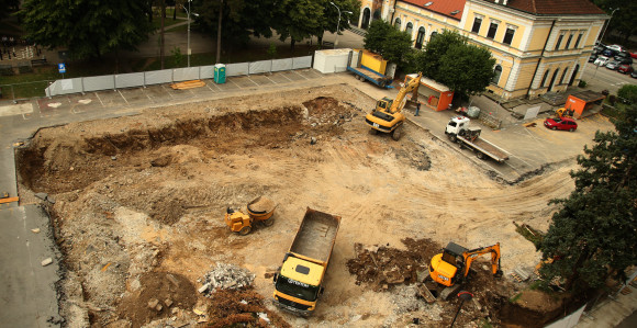 SDS: Đajić bi da stopira i radove na spomeniku u BL