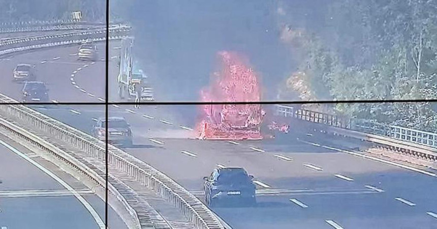 Zapalio se kamion, kolona duga devet kilometara