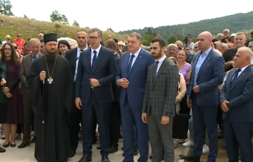Положени вијенци на Петровачкој цести. "Нису лака времена"