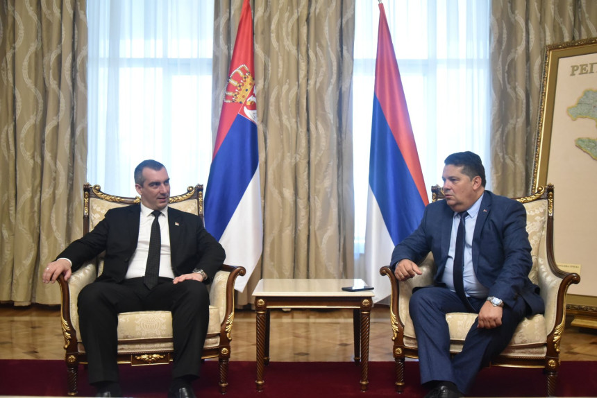 Zaustaviti političke opstrukcije koje blokiraju projekte