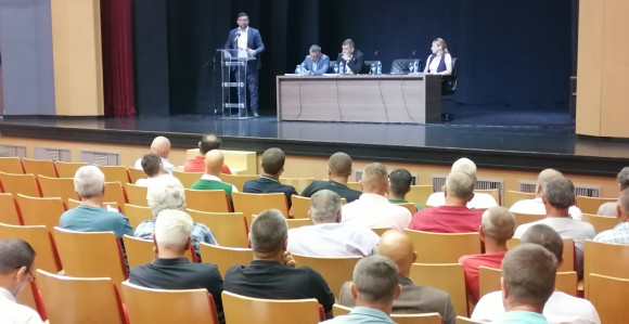 Пољопривредници са Петровићем: Град препуштен сам себи