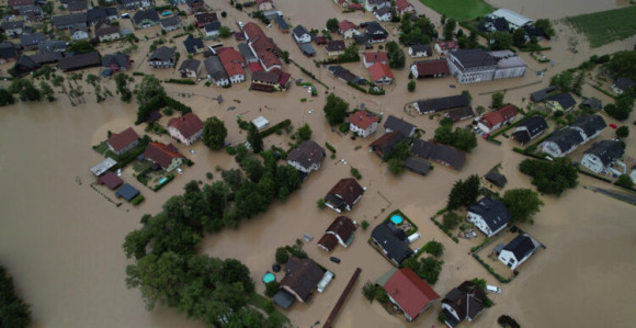 Slovenija pod vodom: Helikopter evakuiše građane