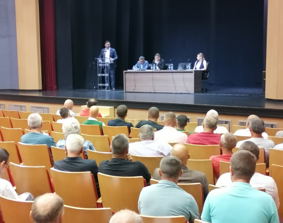 Poljoprivrednici sa Petrovićem: Grad prepušten sam sebi