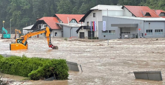 Na snazi crveni meteo alarm u Sloveniji