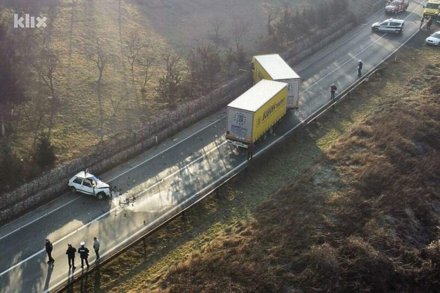 Poginuo vozač u sudaru kamiona i automobila u Zenici