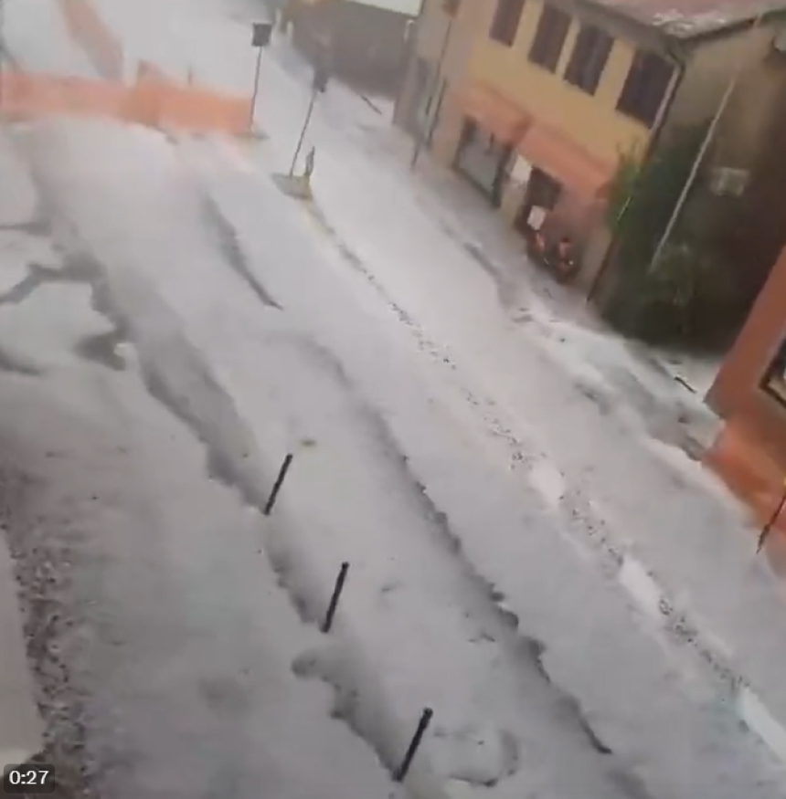 Snažno nevrijeme pogodilo Italiju, padao grad