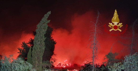 Evakuisano 600 ljudi zbog požara na Sardiniji