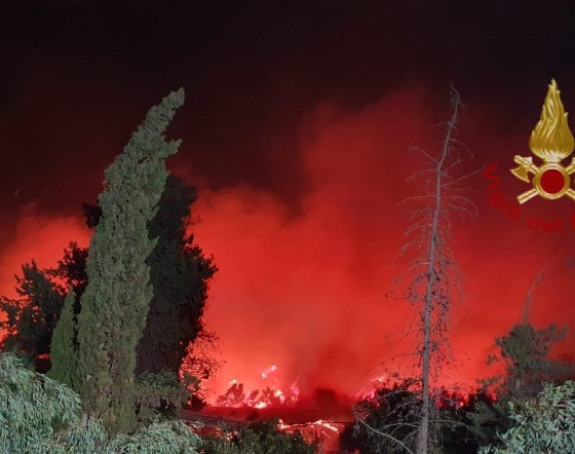 Evakuisano 600 ljudi zbog požara na Sardiniji