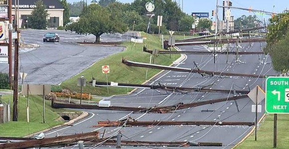 Nakon oluje preko 300.000 domova ostalo bez struje