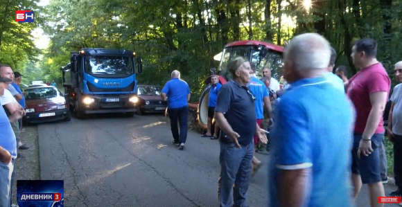 Uspio protest: Vraćen kamion sa zaraženim svinjama