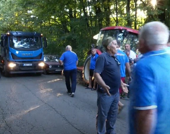 Uspio protest: Vraćen kamion sa zaraženim svinjama