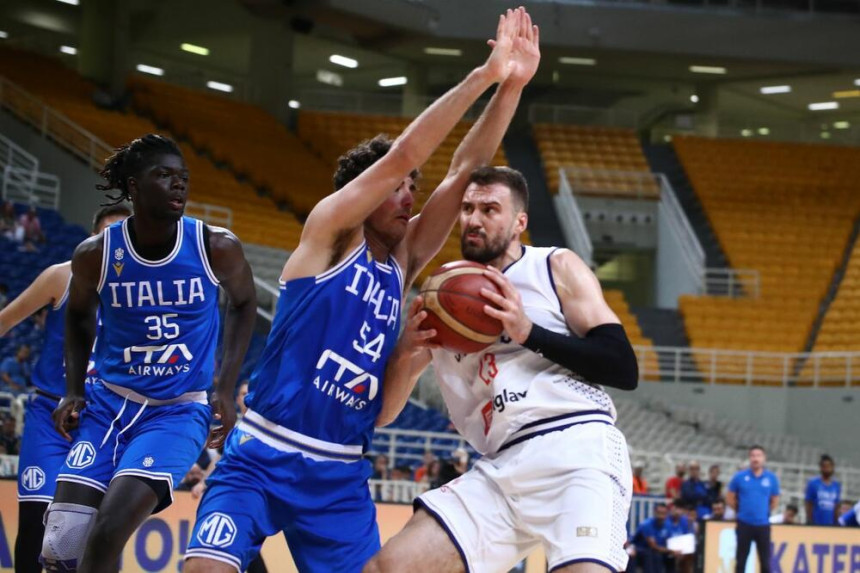 Košarkaši Srbije ispustili "plus 17" i poraženi od Italije