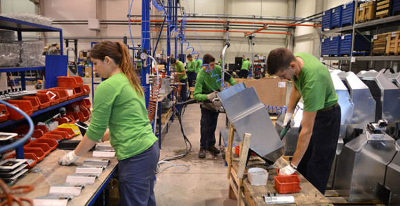 Opada broj poslova, radnici hrle u inostranstvo