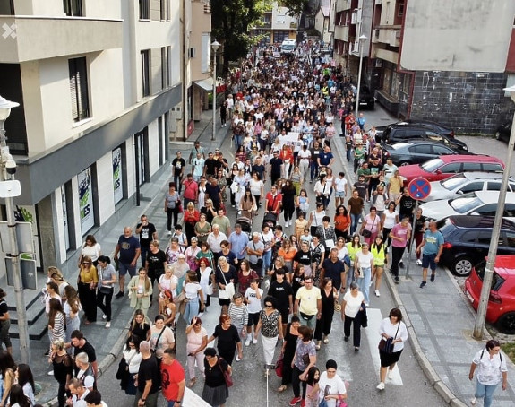 U Jablanici veliki broj građana na protestu (FOTO)
