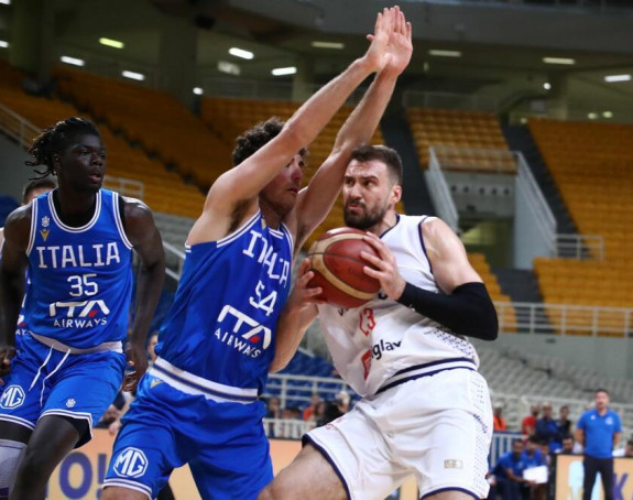 Košarkaši Srbije ispustili "plus 17" i poraženi od Italije
