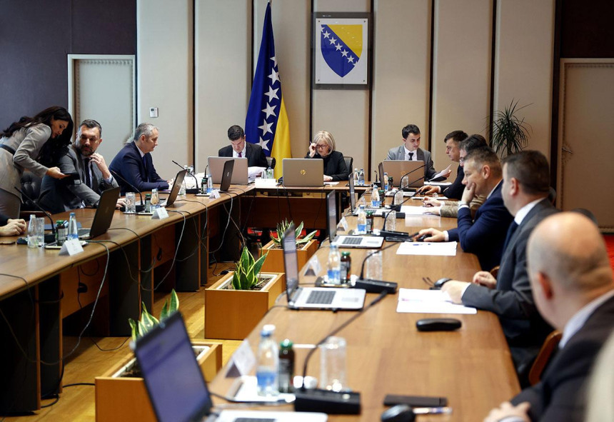 Pred SM sredinom avgusta dva važna zakona