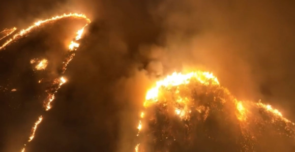 Šestoro poginulih, ljudi uskakali u okean (VIDEO)