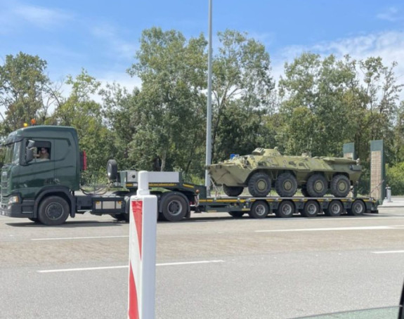 Мађарска војска на транспортерима улази у БиХ