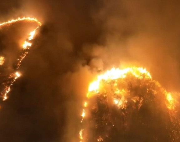 Šestoro poginulih, ljudi uskakali u okean (VIDEO)