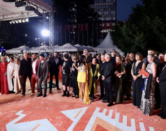 Спектакл: Бројне јавне личности на црвеном тепиху