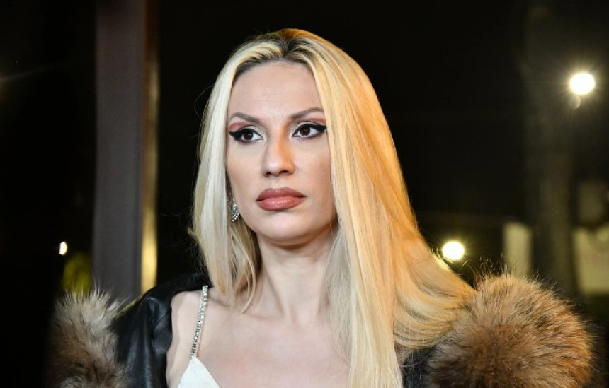 Na veseljima se penjem na sto i to nije sve